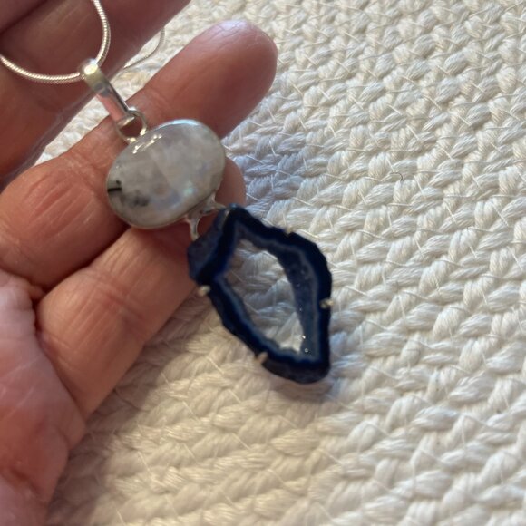Beautiful AGATE GEODE SLICE & RAINBOW MOONSTONE Handmade Sterling 925 Pendant - Picture 2 of 3